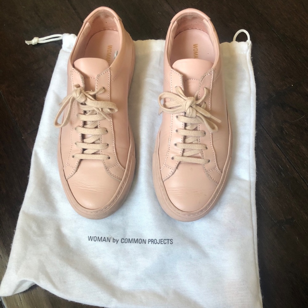 Common project sneakers